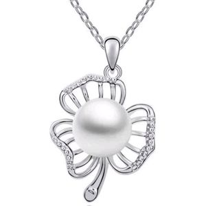 Clover Pearl necklace